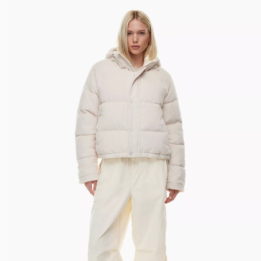 Aritzia Super Puff Shorty